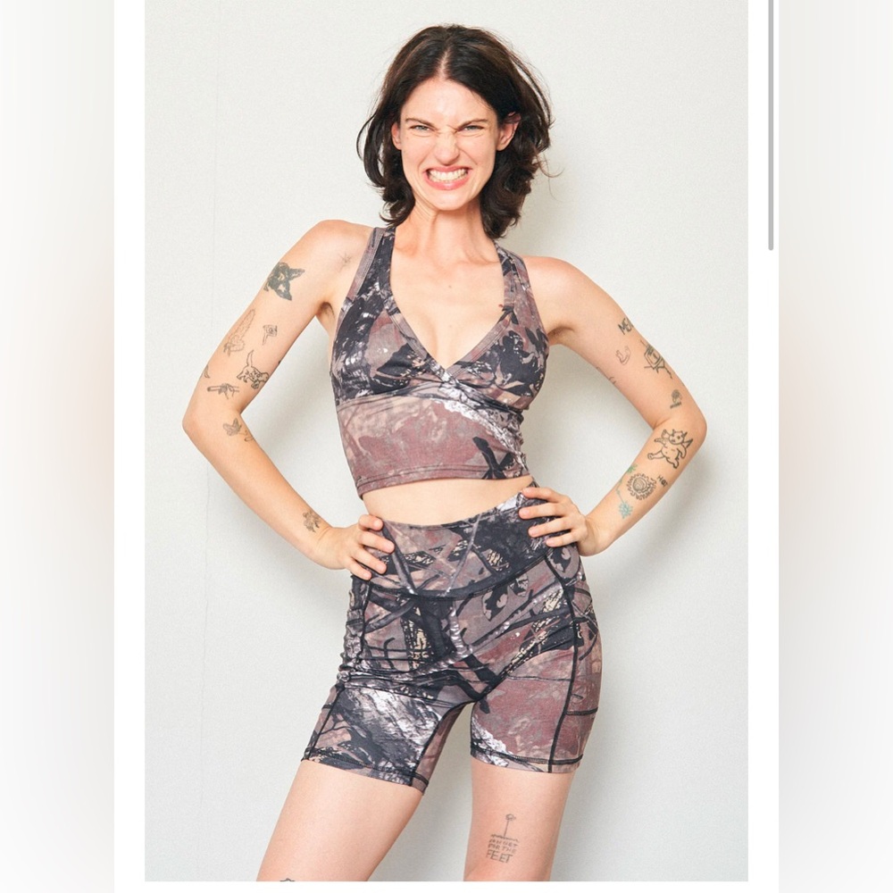 NWOT Fashion Brand Company Forest Camo Pocket Yoga Shorts size medium M